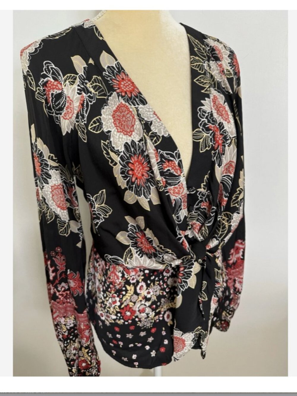 FREE PEOPLE Black Gold Floral Tie Waist Top Size Medium Run Free - Picture 5 of 10